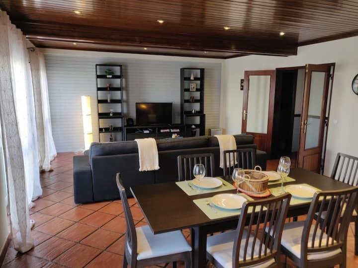 Апартаменты Guestready - Charming Accents Near The Beach Сесимбра Экстерьер фото